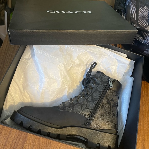Coach size 8.5 boots. They do run big, they’re more like a 9.5 - Picture 2 of 4